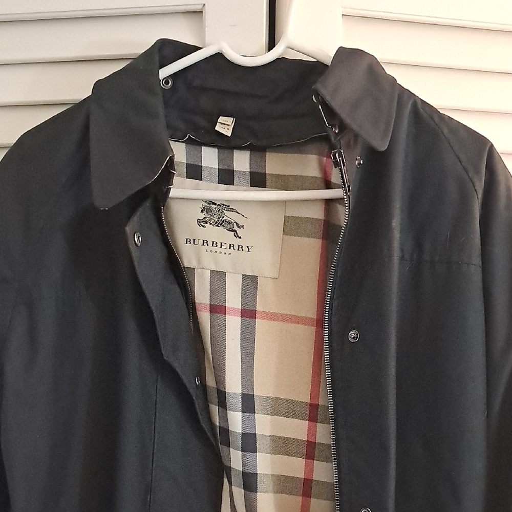 Burberry Black Trench Coat with Classic Check Lining